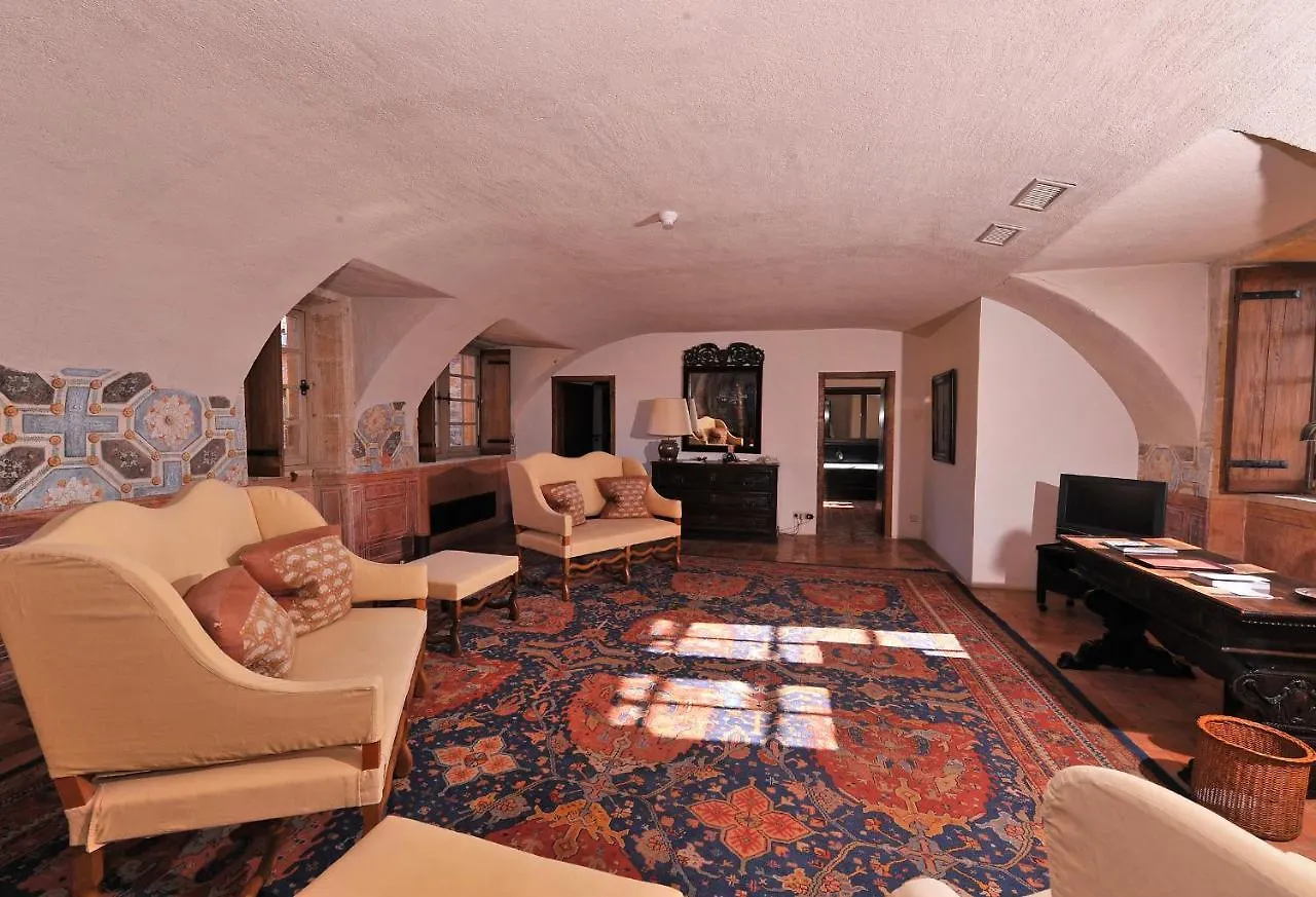Hotel Chateau De Bagnols