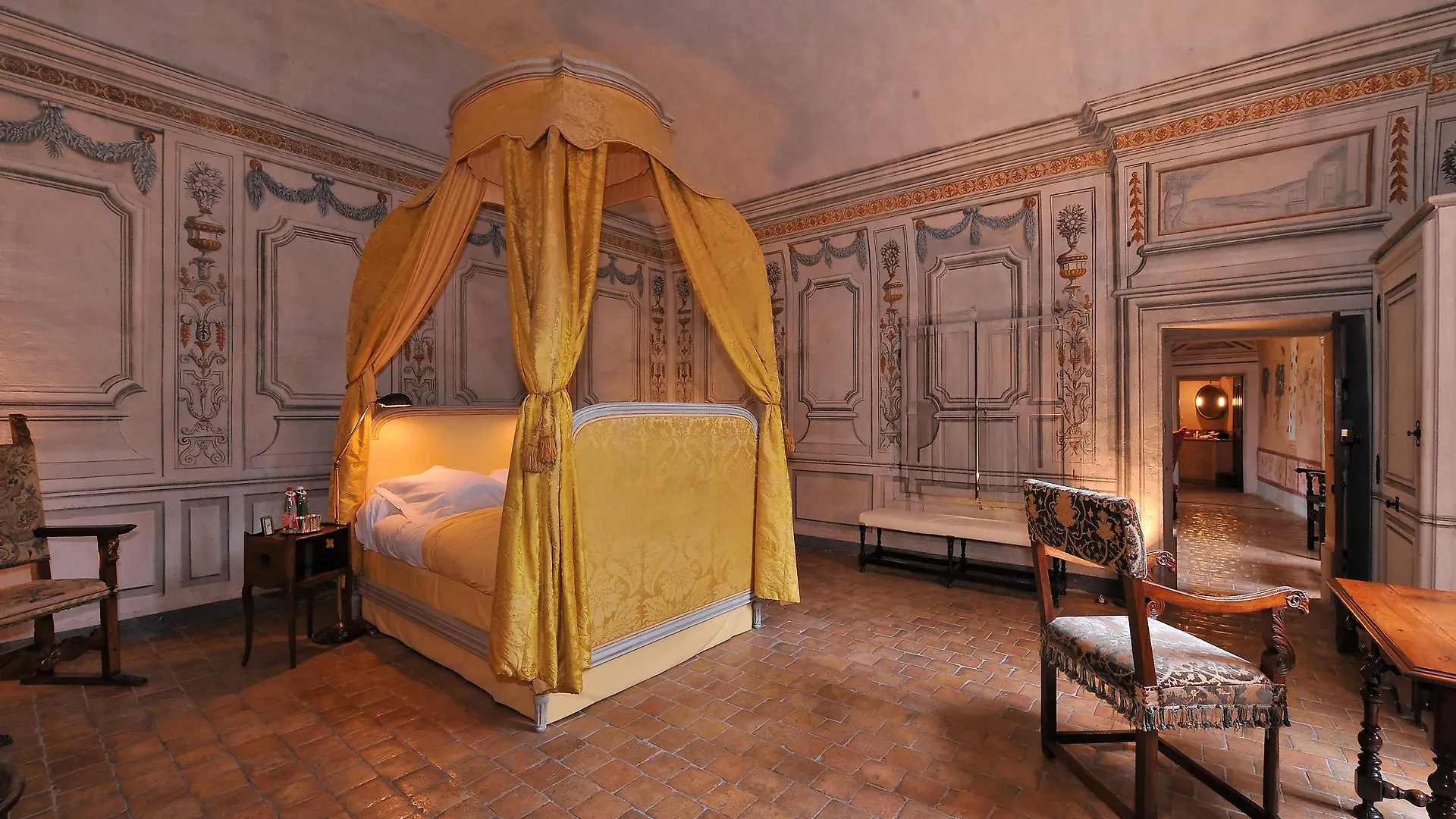 Chateau De Bagnols Hotel