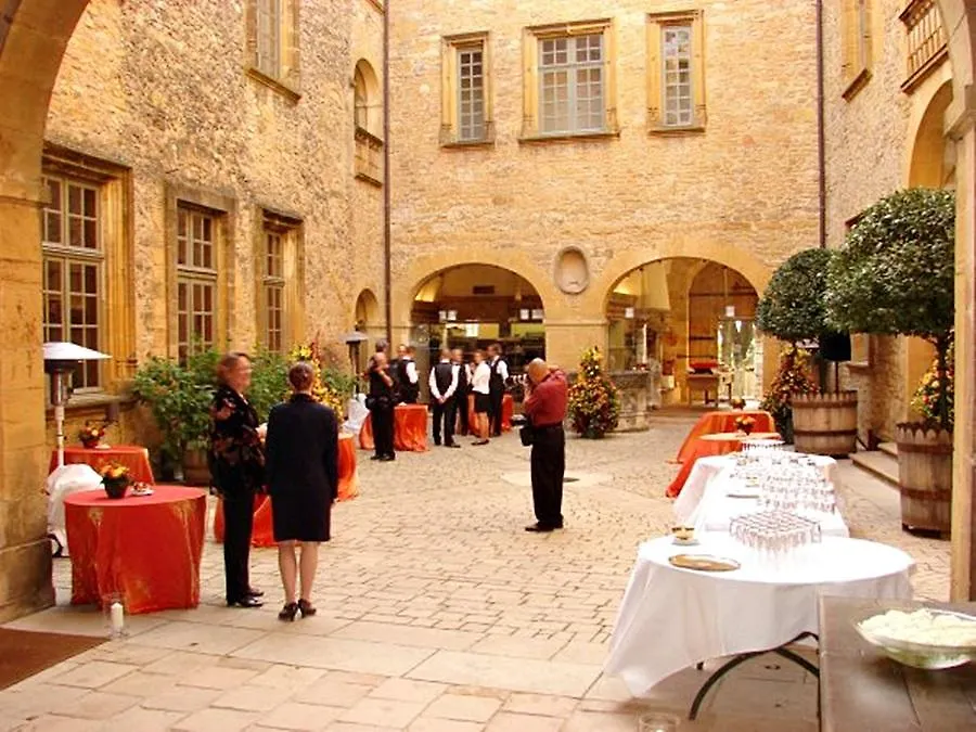 Chateau De Bagnols Hotel